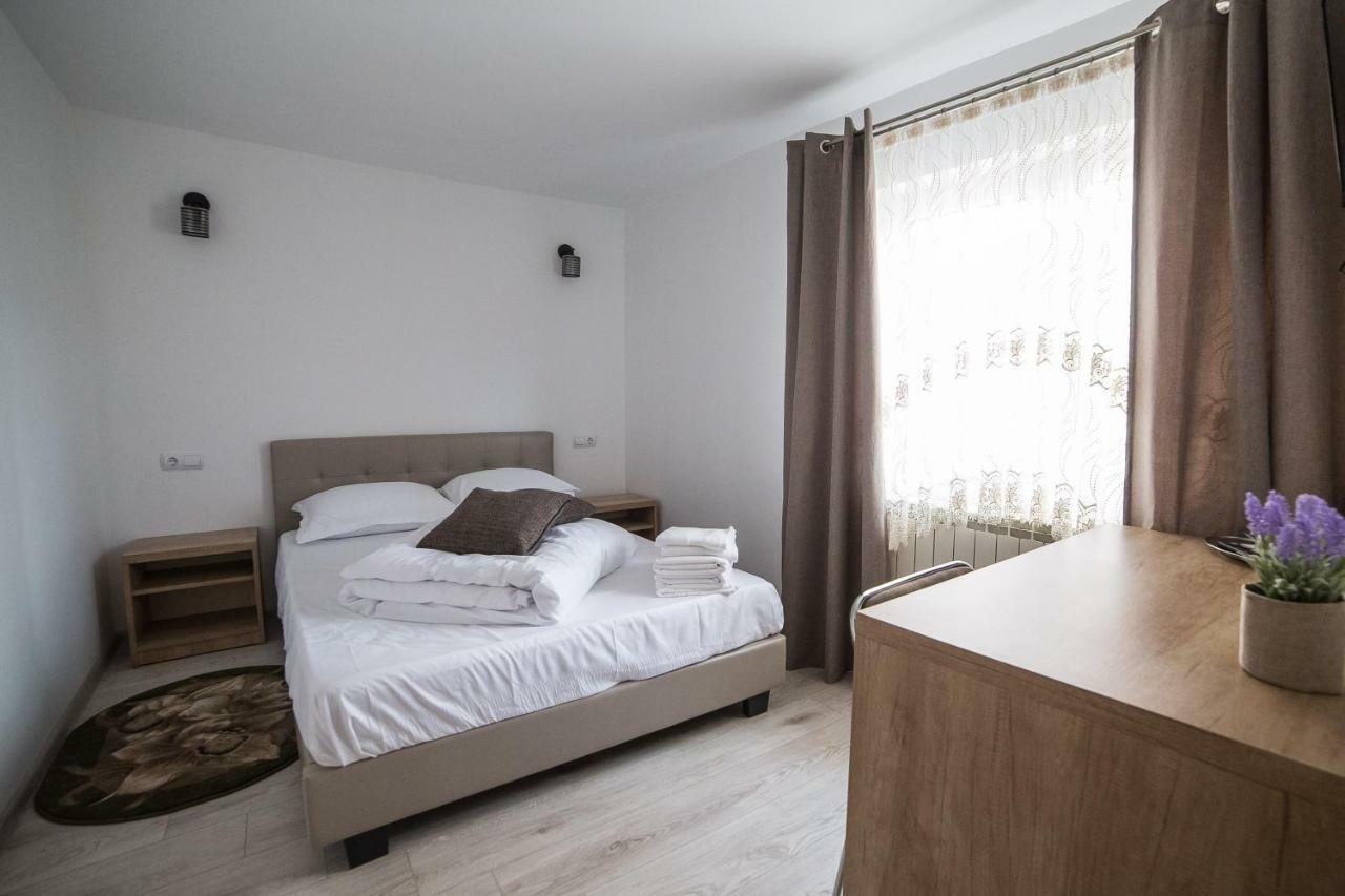 Casa Burduhos Hotel Câmpulung Moldovenesc Buitenkant foto