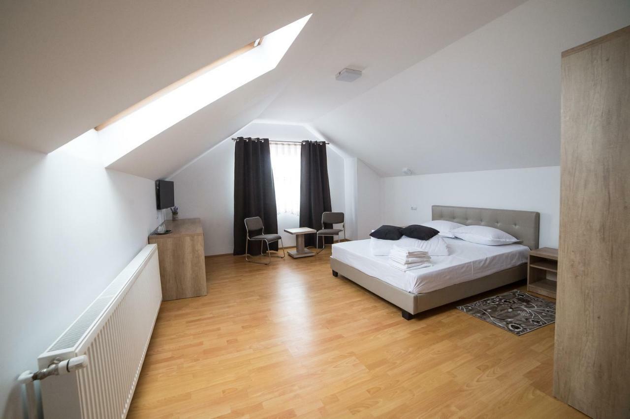 Casa Burduhos Hotel Câmpulung Moldovenesc Buitenkant foto