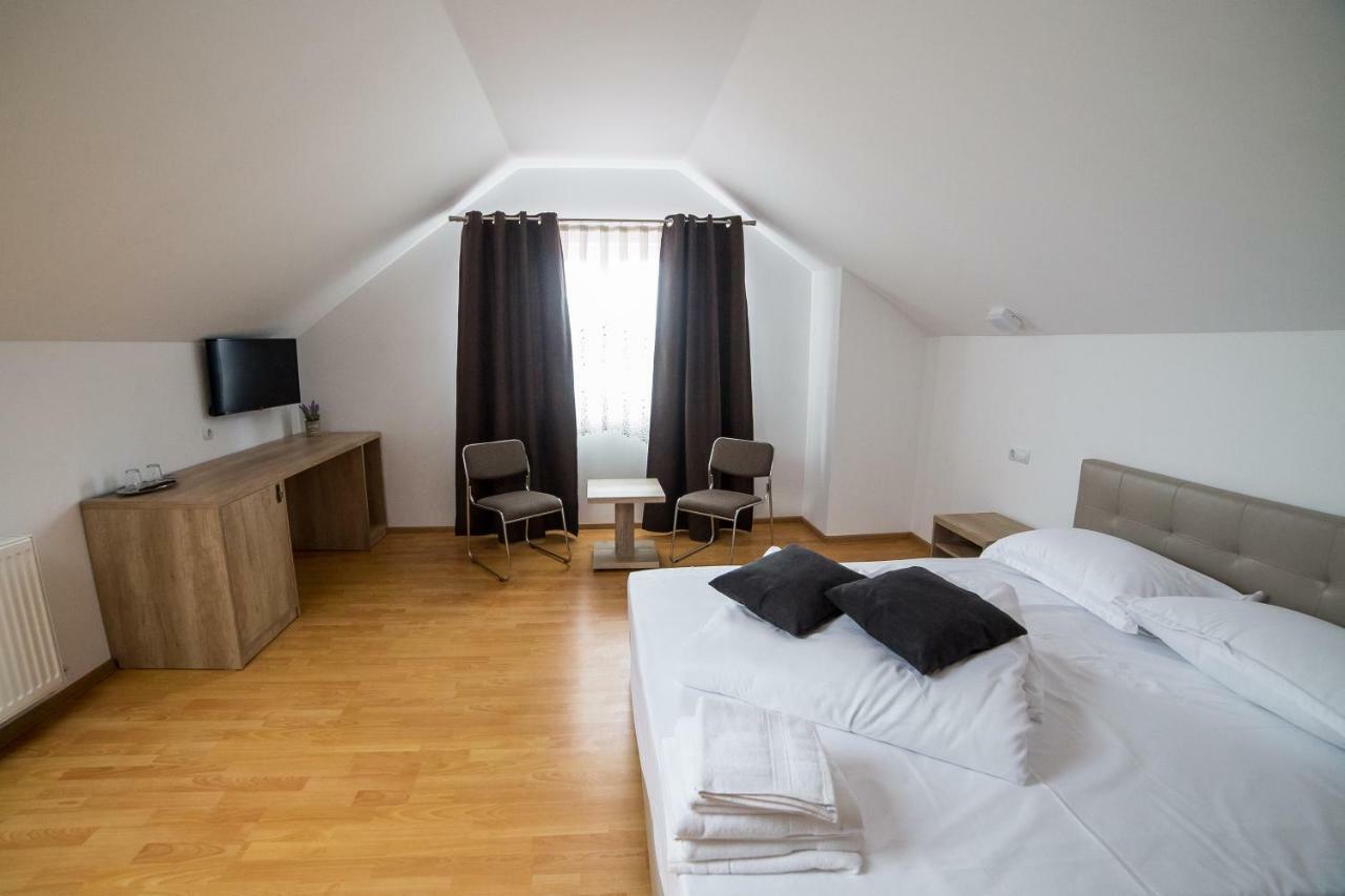 Casa Burduhos Hotel Câmpulung Moldovenesc Buitenkant foto