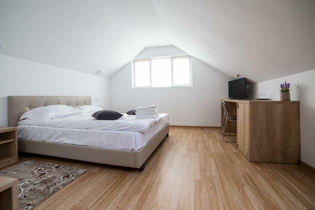 Casa Burduhos Hotel Câmpulung Moldovenesc Buitenkant foto