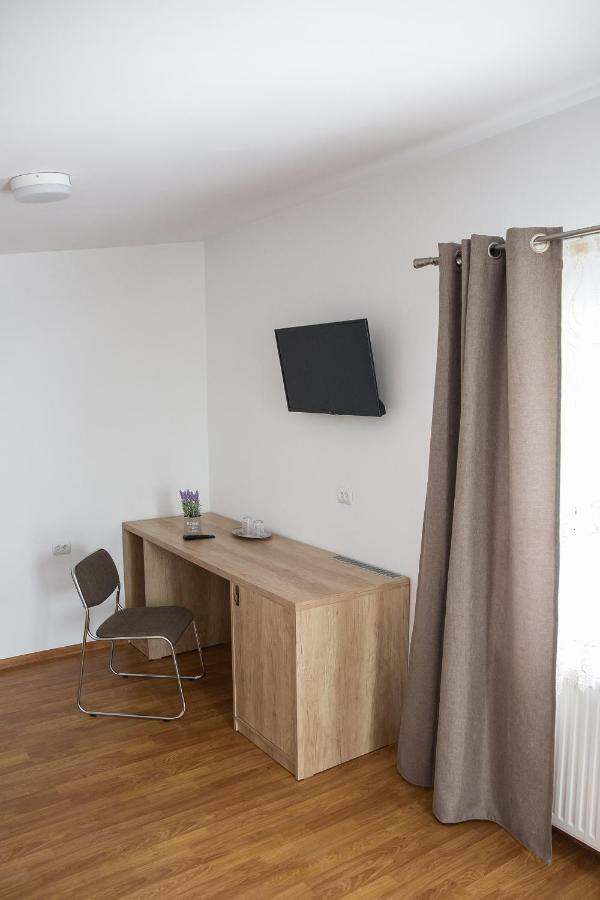 Casa Burduhos Hotel Câmpulung Moldovenesc Buitenkant foto