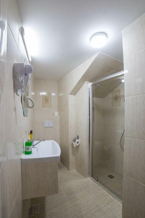 Casa Burduhos Hotel Câmpulung Moldovenesc Buitenkant foto