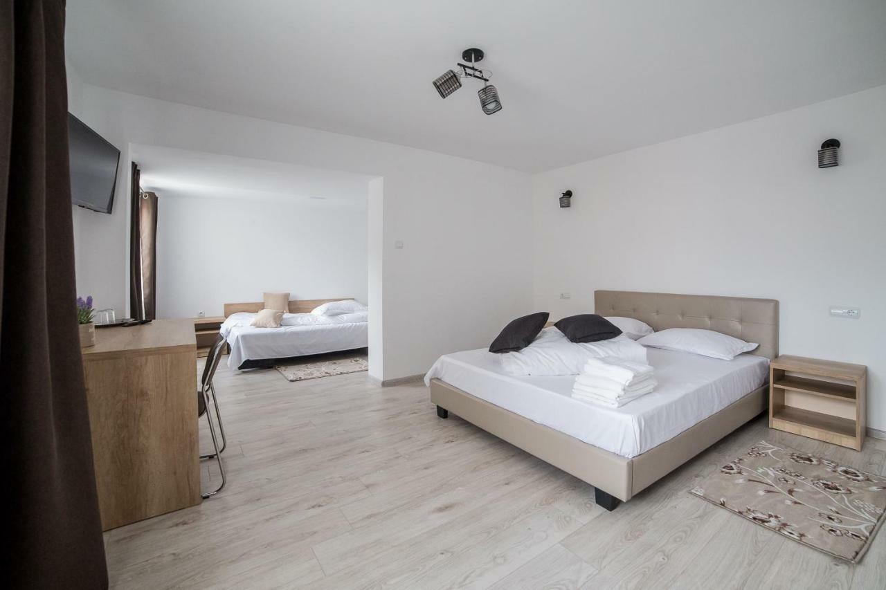 Casa Burduhos Hotel Câmpulung Moldovenesc Buitenkant foto